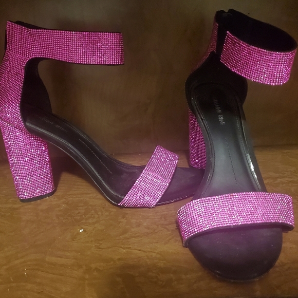 Gianni Bini | Hot Pink Dazzling Sparkly 💗 4 Inch Block Heels - Size: 9 - Picture 5 of 11